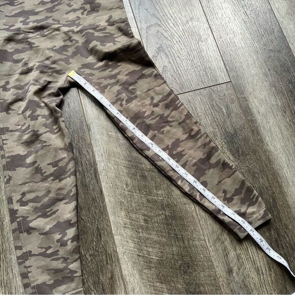 SPANX Look At Me Now Cropped Seamless Leggings Size Large Desert Camo - Picture 5 of 9